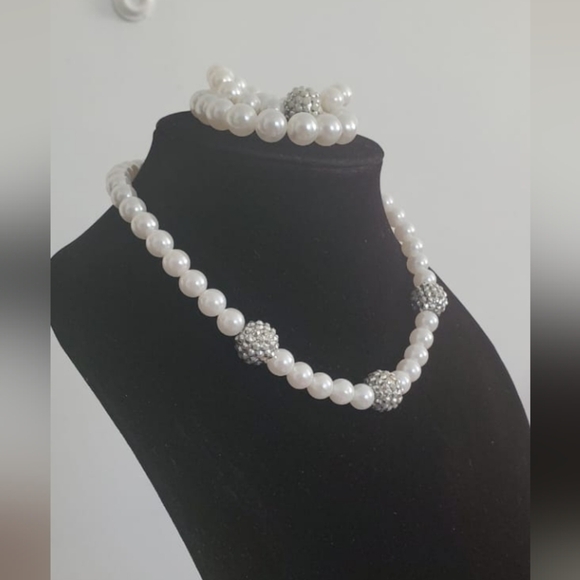 Wedding Pearl Necklace and Wrist Bead Set. WHITE. 🌴 - Picture 4 of 7